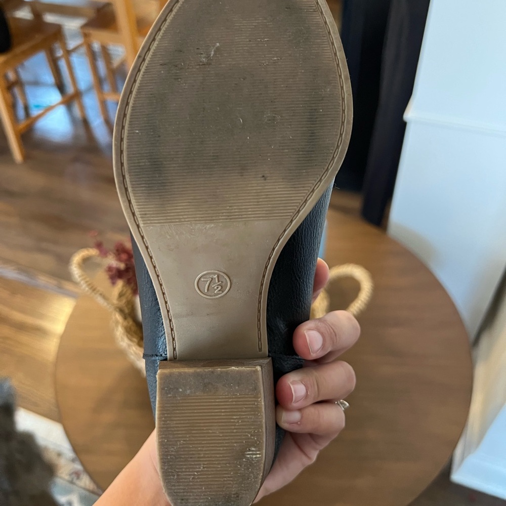 Universal Thread Heels - Picture 3 of 3